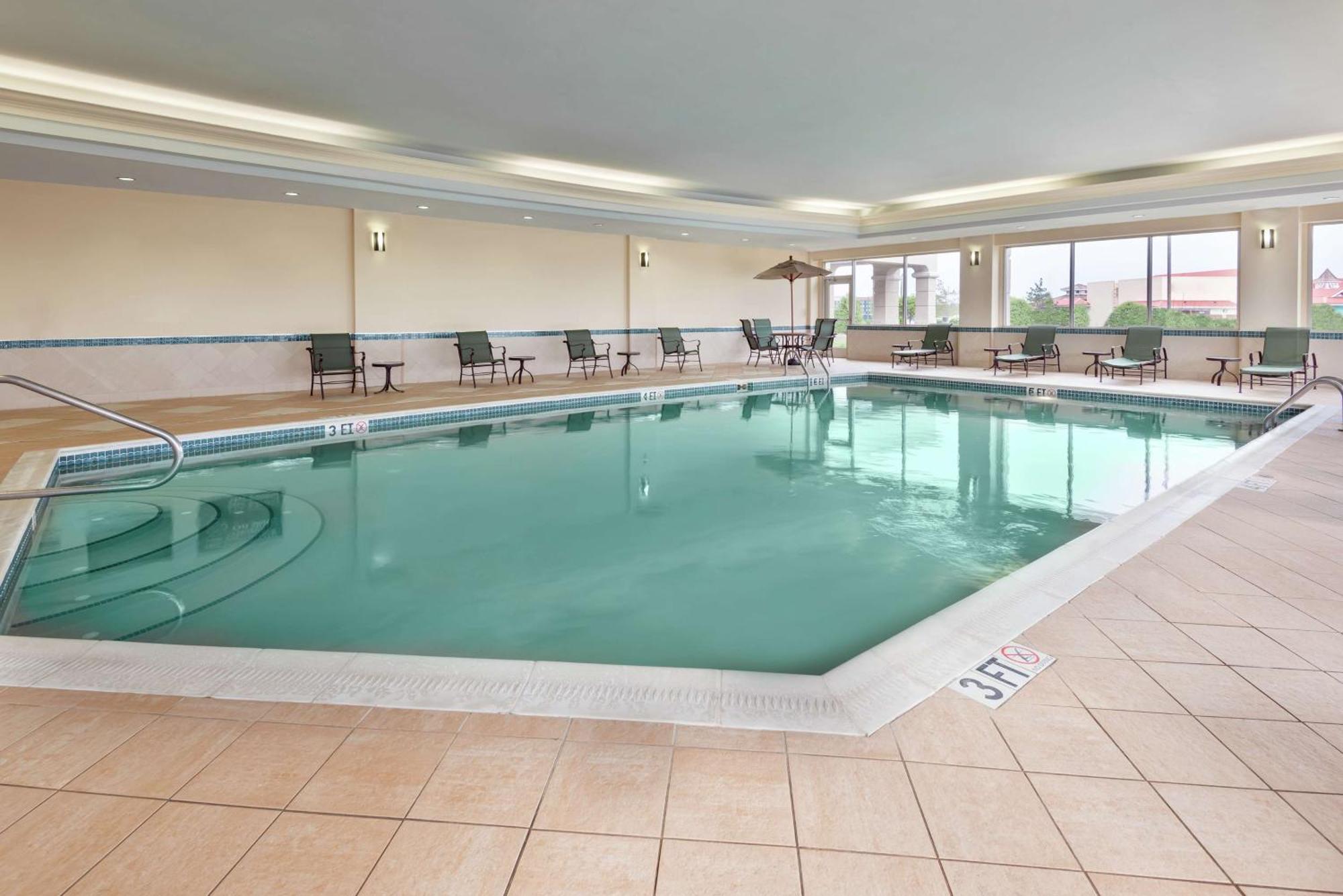 Hampton Inn&Suites Cleveland-Beachwood Exterior foto