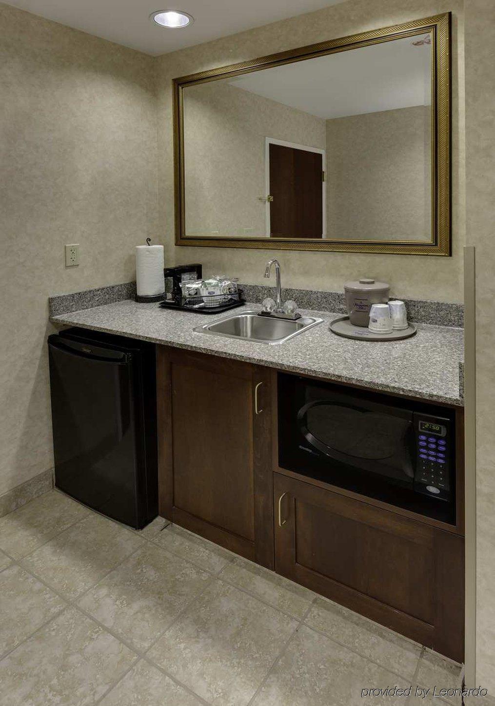 Hampton Inn&Suites Cleveland-Beachwood Exterior foto
